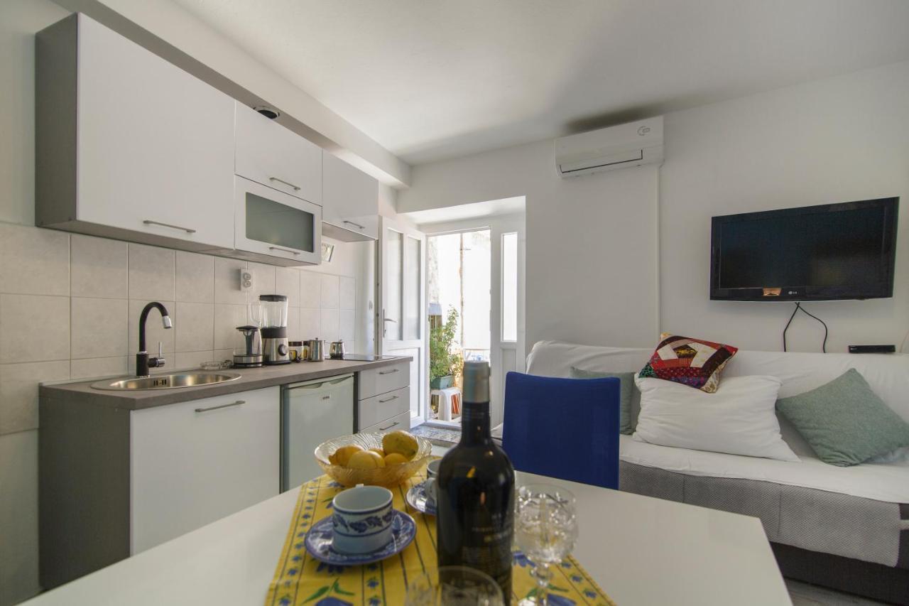 Apartment Filomena In The Center Komiza Ngoại thất bức ảnh